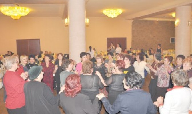 Primarul din Valu a cinstit femeile din comună